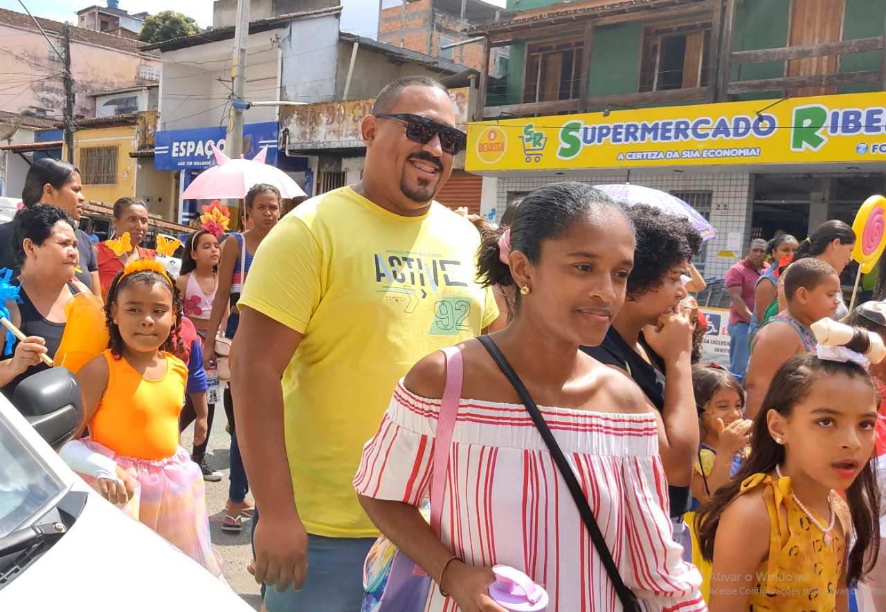 Camacã: Grupo Escolar João XXIII e Grupo Escolar Clériston Andrade promoveram desfile em homenagem as crianças